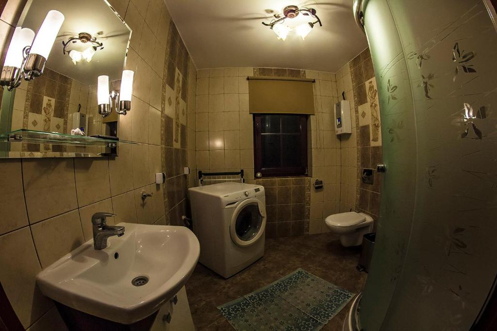 Koupelna v ubytování Chatka Pod Laskiem - Domki w górach