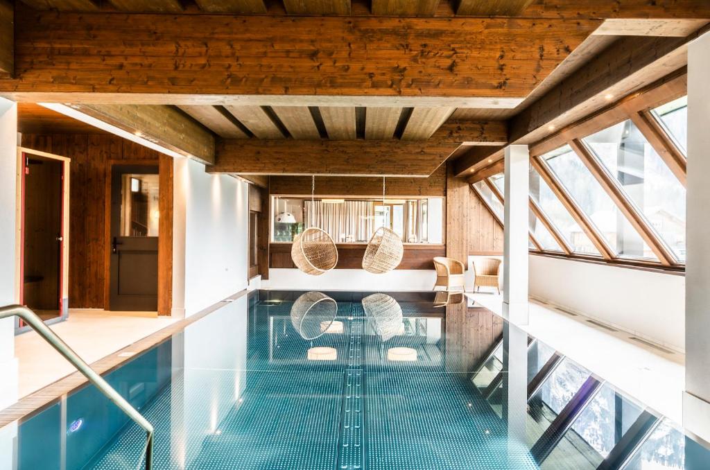 Bazén v ubytování BOUTIQUEHOTEL das edelweiss nebo v jeho okolí