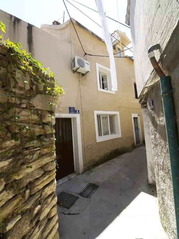 Budova, v ktorej sa apartmán nachádza