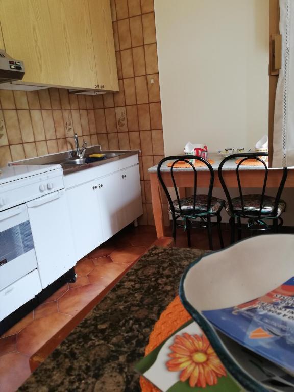Kuchyňa alebo kuchynka v ubytovaní Casa Adelegigi