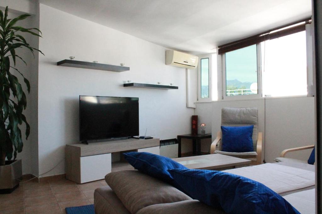 Televízia a/alebo spoločenská miestnosť v ubytovaní Apartment Sirena Beach