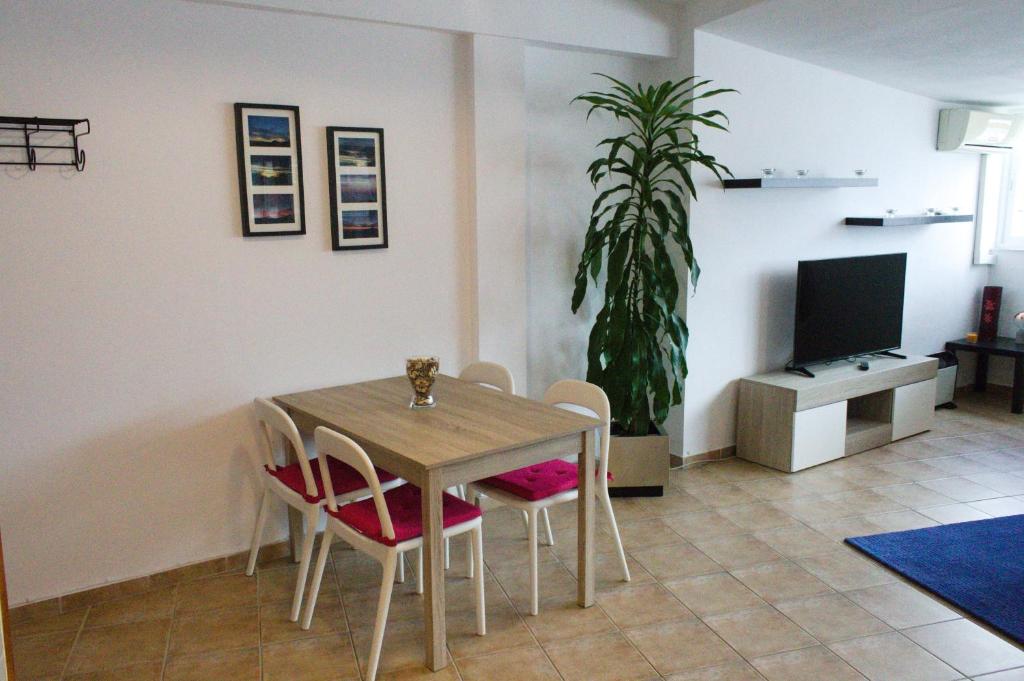 Televízia a/alebo spoločenská miestnosť v ubytovaní Apartment Sirena Beach