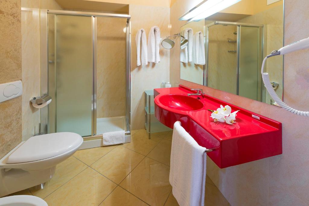 Koupelna v ubytování Hotel Palace Magnolia SPA