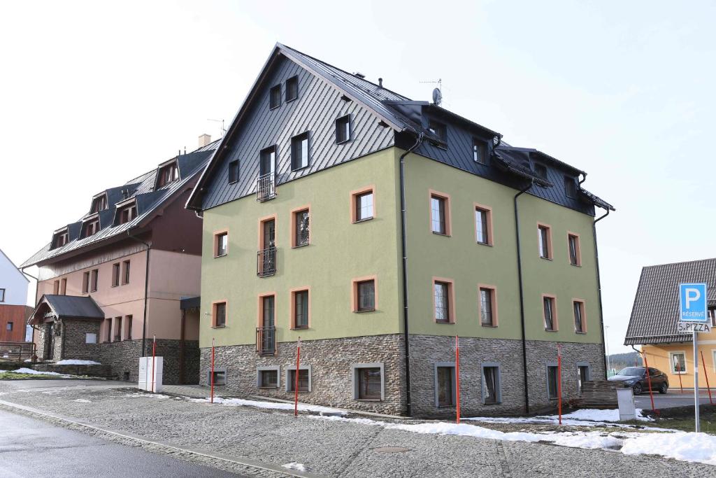 Budova, v ktorej sa apartmánový hotel nachádza