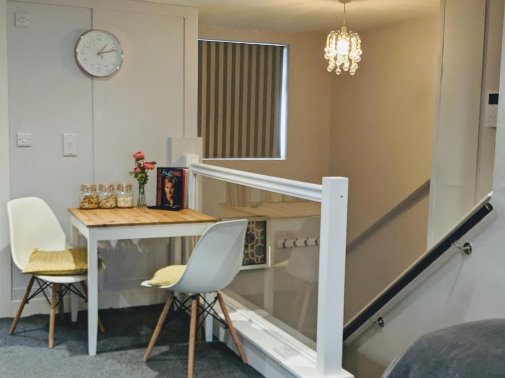 80 Bedford Place - Studio Apartment