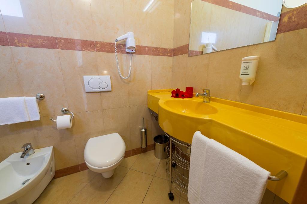 Koupelna v ubytování Hotel Palace Magnolia SPA