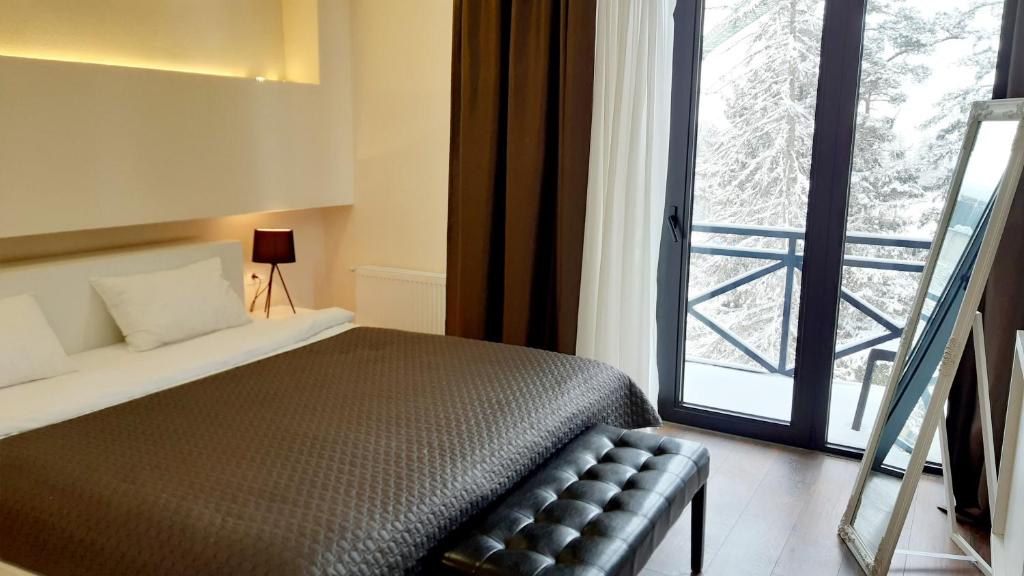 Postel nebo postele na pokoji v ubytování Kokhta Plaza Boutique Hotel