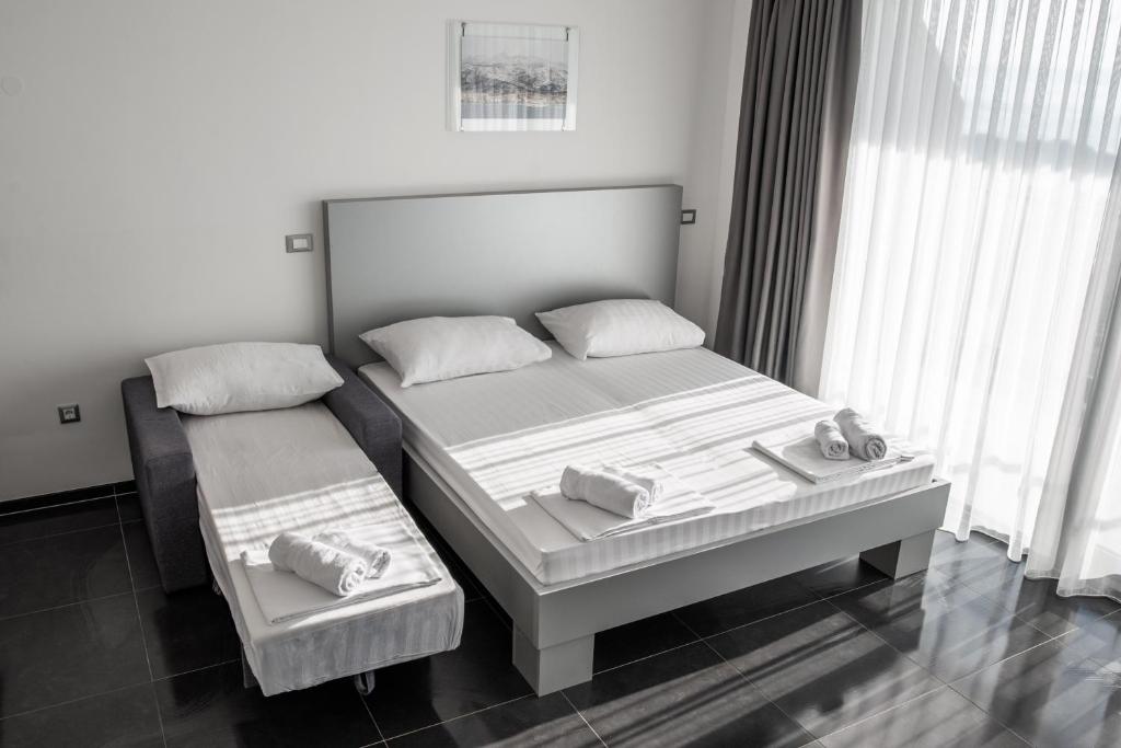 Whitehouse Apartments - 6