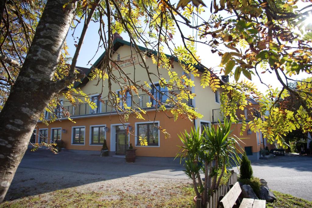 Budova, kde se penzion – hostinec nachází