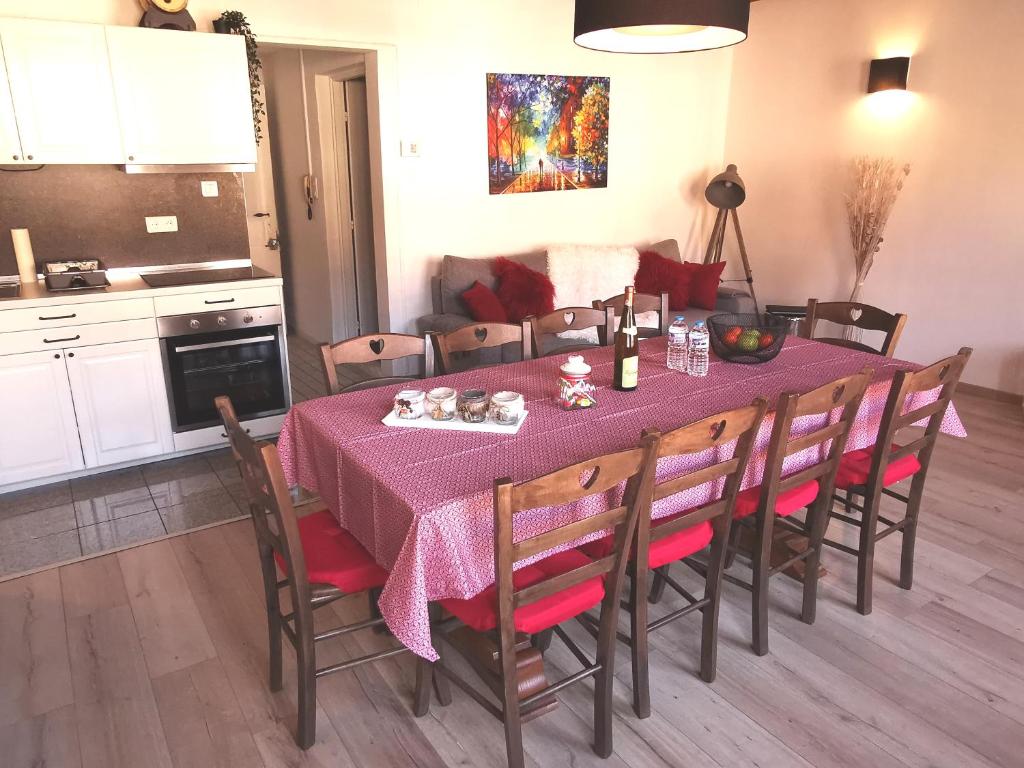 Kuchyň nebo kuchyňský kout v ubytování Petite Venise Grand Duplex Turenne Hyper Centre