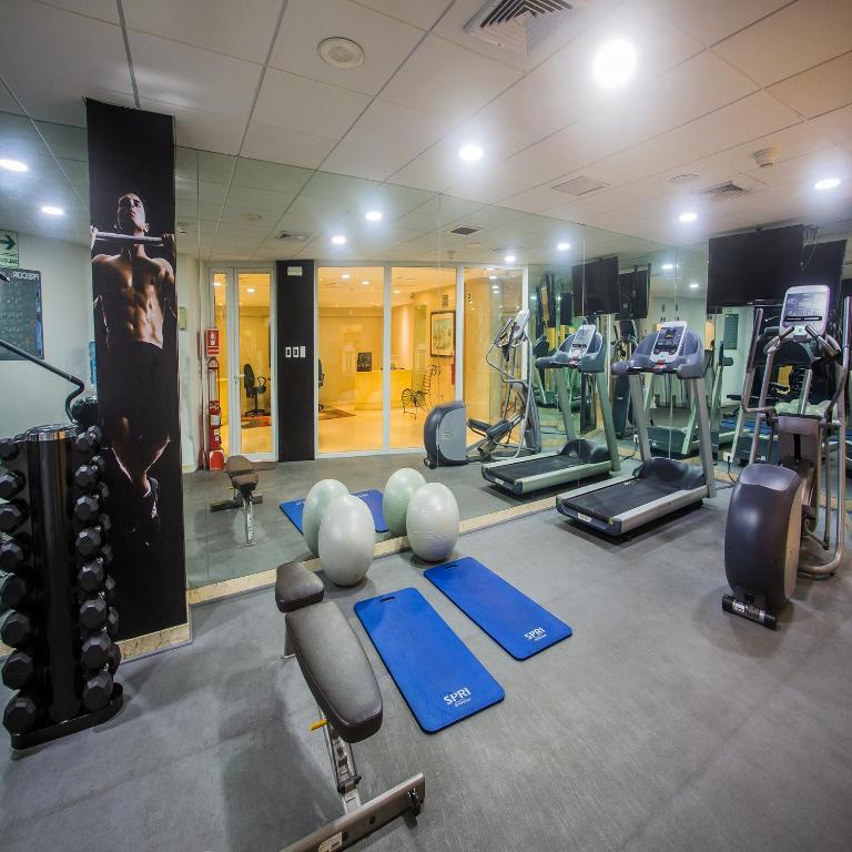 Fitness centrum a/nebo fitness zařízení v ubytování Del Pilar Miraflores Hotel