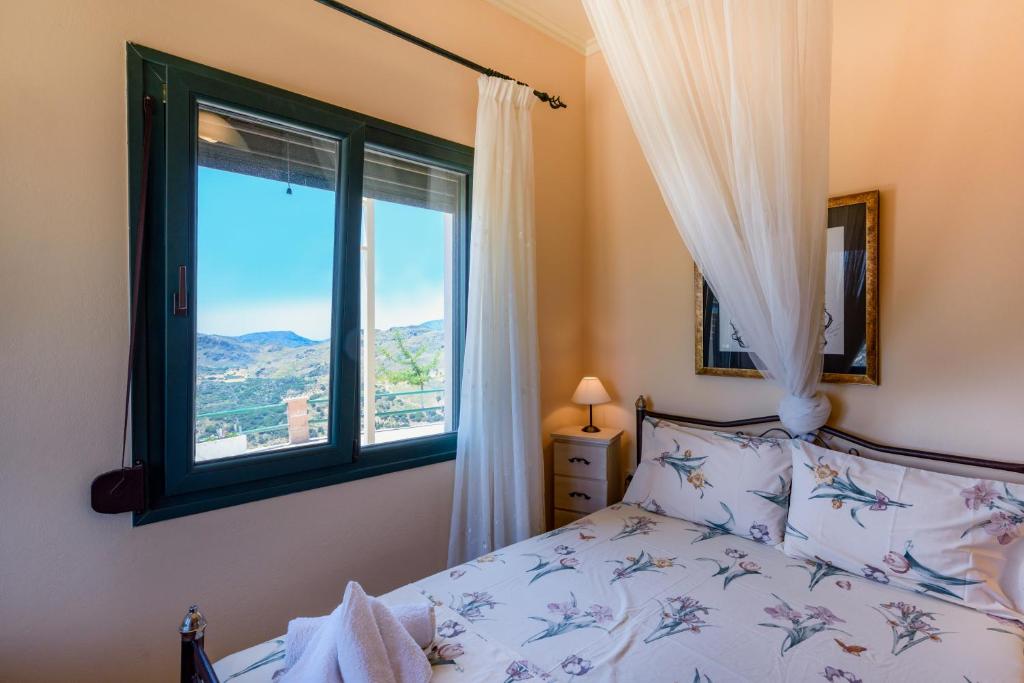 A bed or beds in a room at Best View Mountain Villa