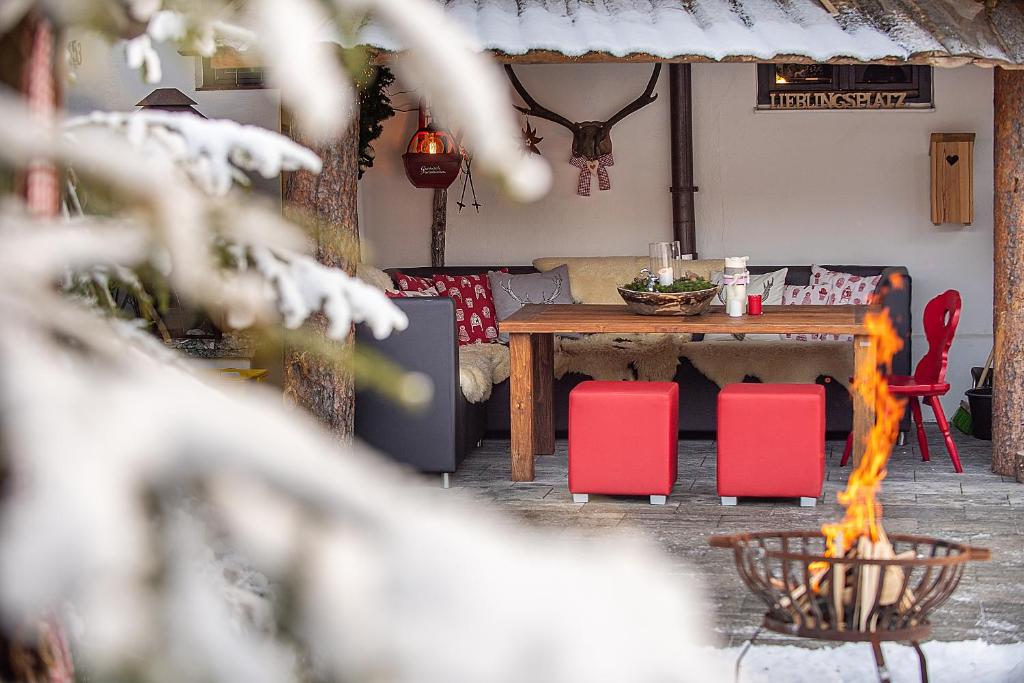 Fotografie z fotogalerie ubytování Bayern Resort Hotel - Adults only - mit Zugspitzblick - Eibsee-Nähe - Wellnessbereich - Naturpool im Sommer v destinaci Grainau