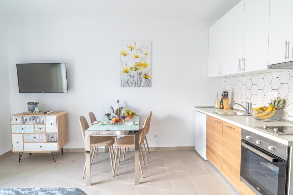 VIPo Prestige Apartments - Studio Apartment With Sea View