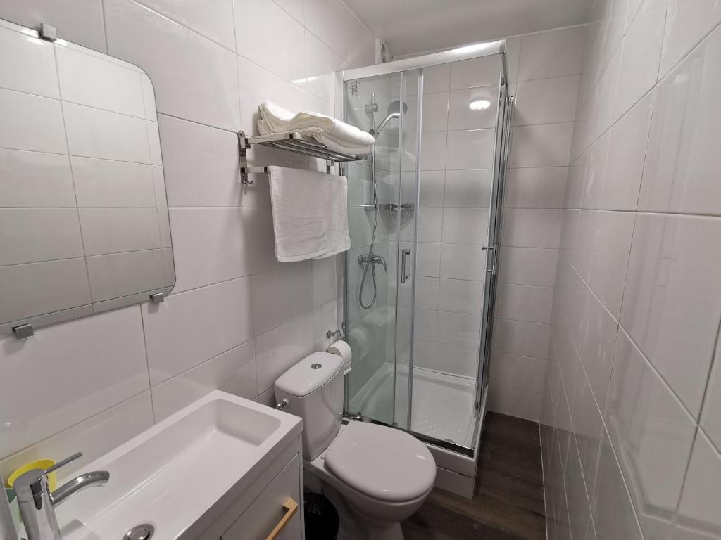 a bathroom with a shower and a toilet and a sink at Bondy chambre in Bondy
