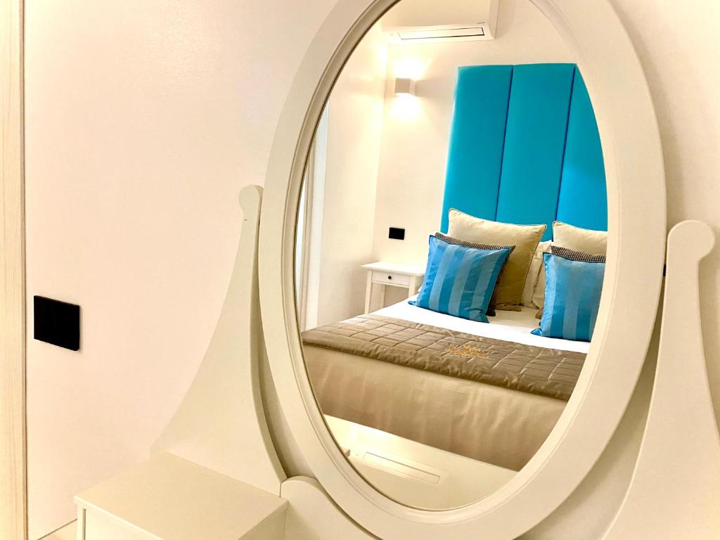Łóżko lub łóżka w pokoju w obiekcie Palace Fontana di Trevi loft