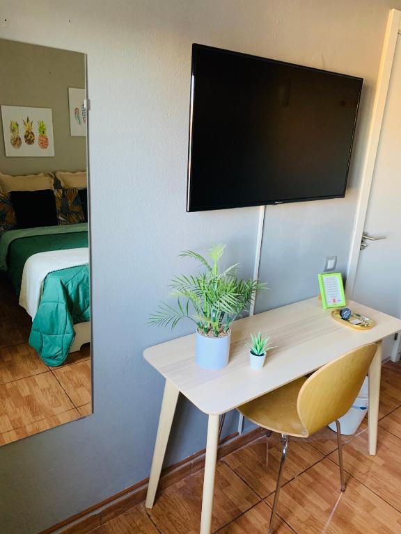 TV a/nebo společenská místnost v ubytování BYOR City Rooms