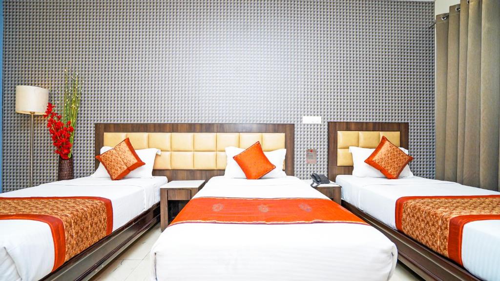 Postel nebo postele na pokoji v ubytování Hotel Pooja Palace