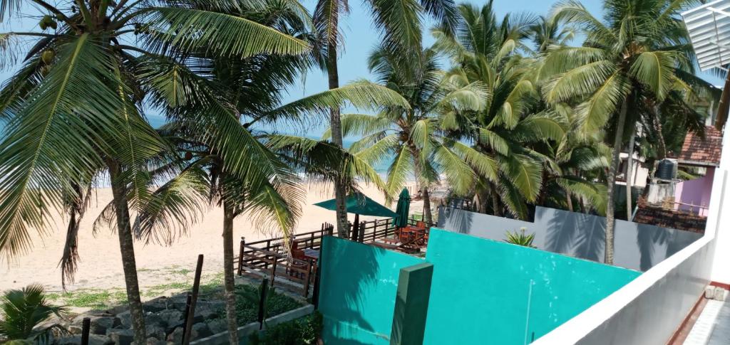 Kolam renang di atau dekat dengan New SeaSide Inn Hikkaduwa