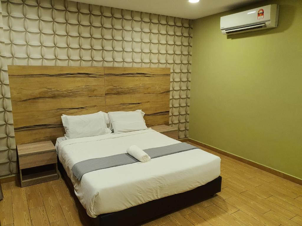Postel nebo postele na pokoji v ubytování Bangi Perdana Hotel