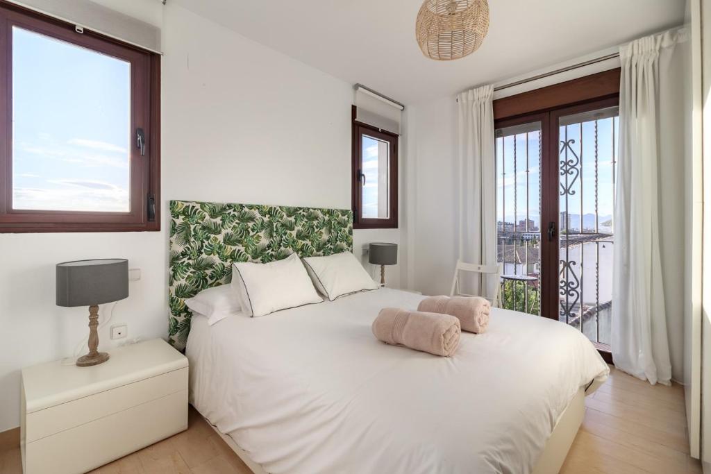 Beautiful Duplex-City Center. Parking by the house