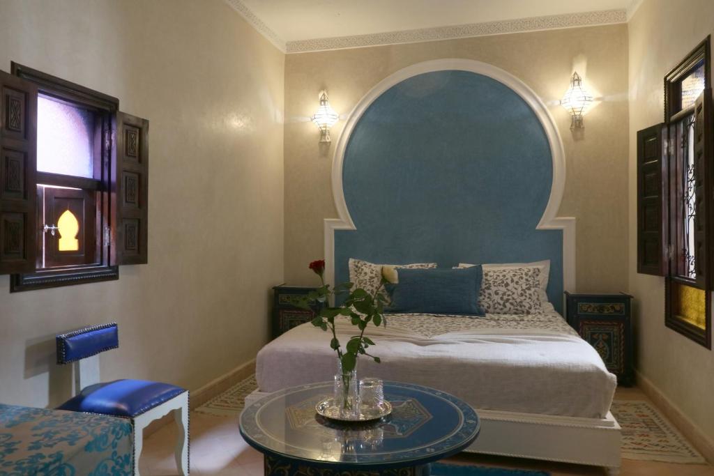 Postel nebo postele na pokoji v ubytování Riad El Walida