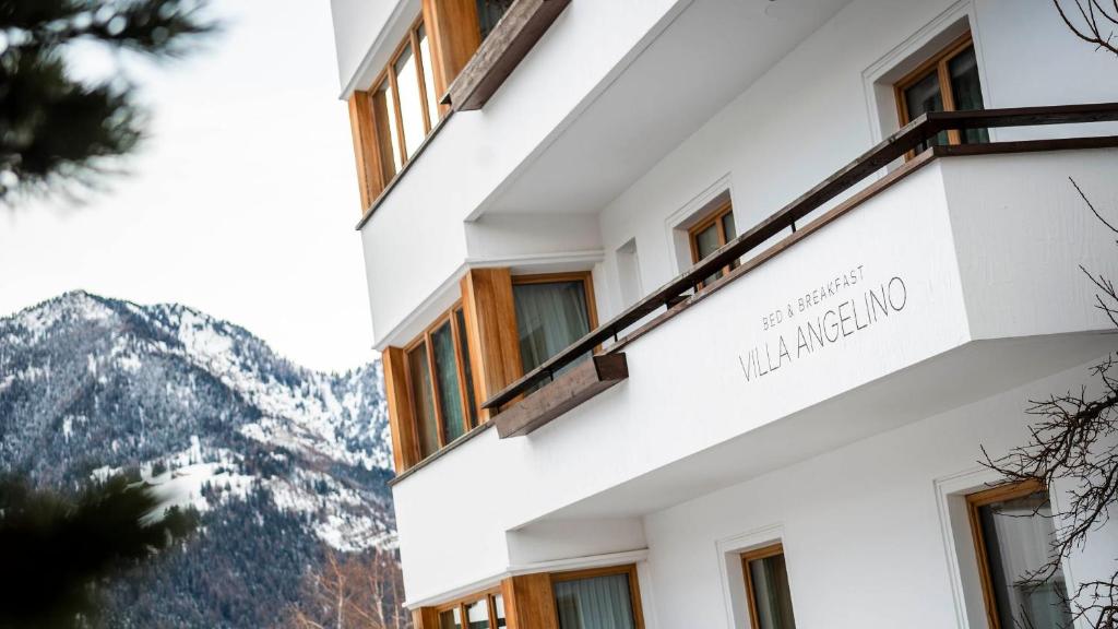 Nespecifikovaný výhled na hory nebo výhled na hory při pohledu z hotelu