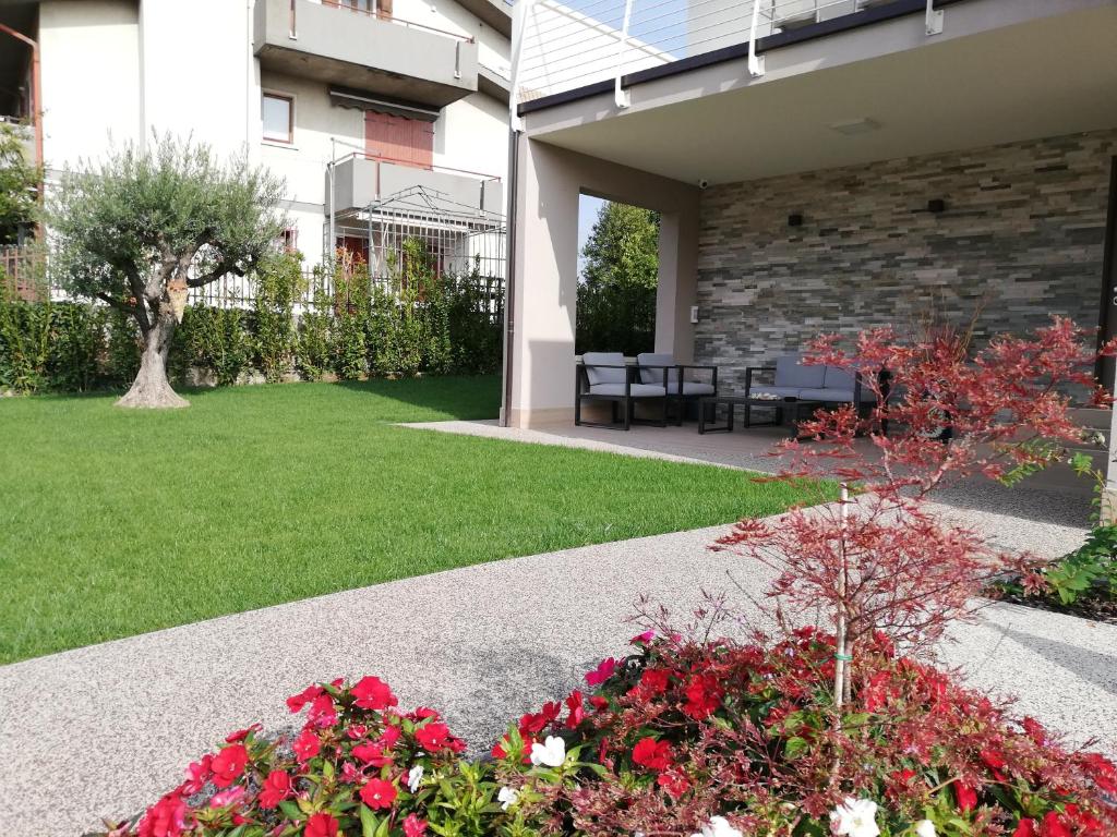 A garden outside COSTA DEL GARDA - Lazise
