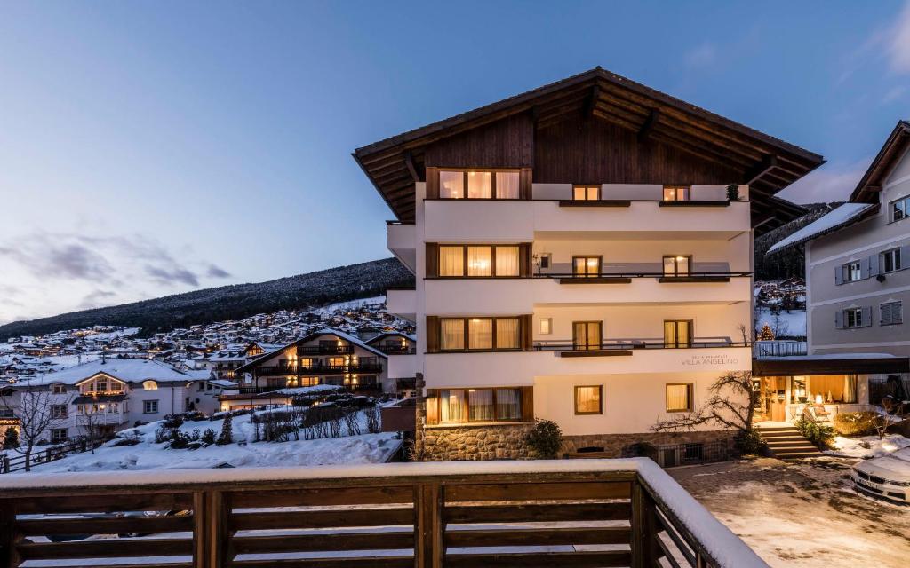 Nespecifikovaný výhled na hory nebo výhled na hory při pohledu z hotelu