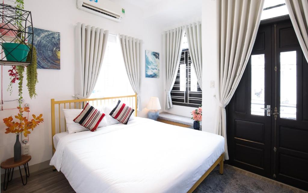 Postel nebo postele na pokoji v ubytování Nem's House Hội An