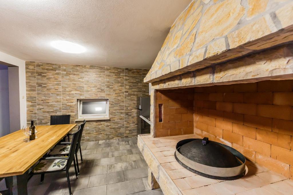 Kuchyň nebo kuchyňský kout v ubytování VILLA LaMARIN