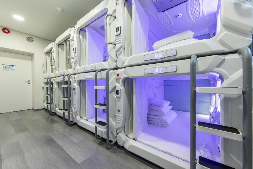 Palanda nebo palandy na pokoji v ubytování Capsule Hostels Tallinn