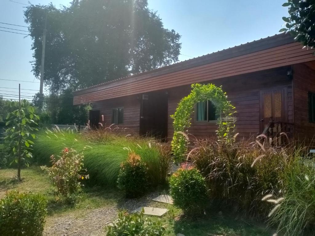 Baan Rabiangdao UthaiThani - Bungalow Familial