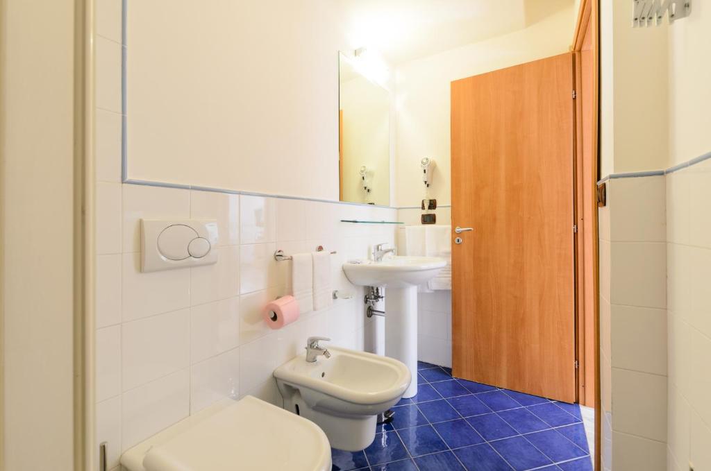 a bathroom with a toilet and a sink at Le Tartarughe Aparthotel in Letojanni