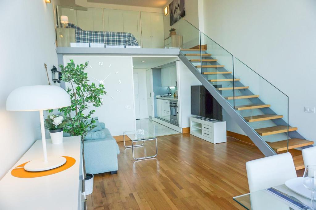 O zonă de relaxare la Apartamento LOFT duplex con parking Gratis