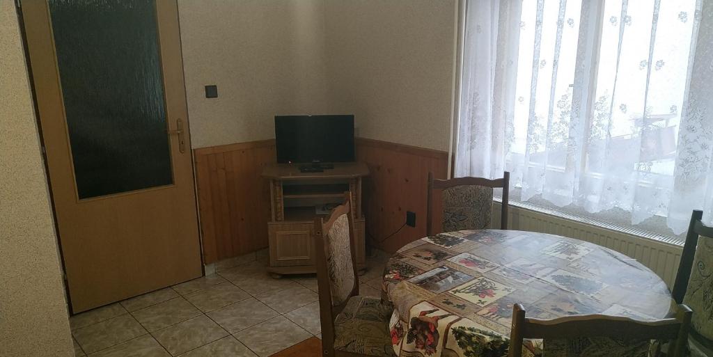 TV a/nebo společenská místnost v ubytování Dovolenkový dom Zuberec