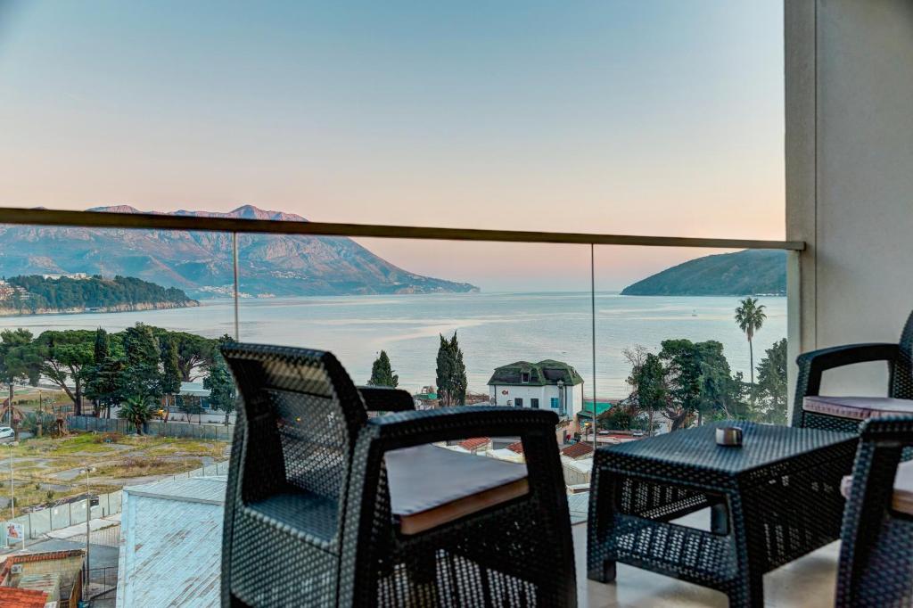 Apartments Menuet - Apartment With Sea View