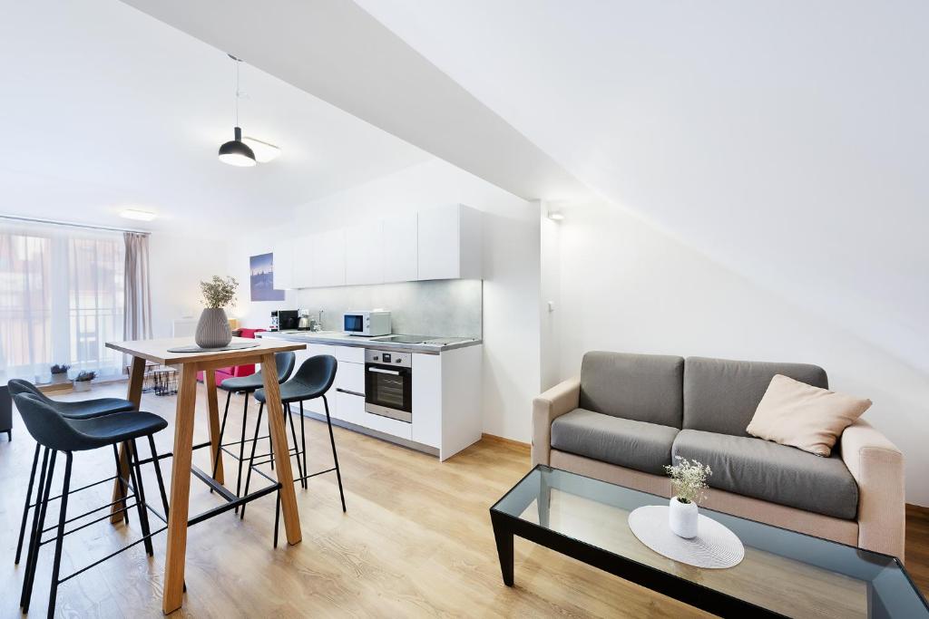 Kuchyň nebo kuchyňský kout v ubytování Prague Roof Apartments