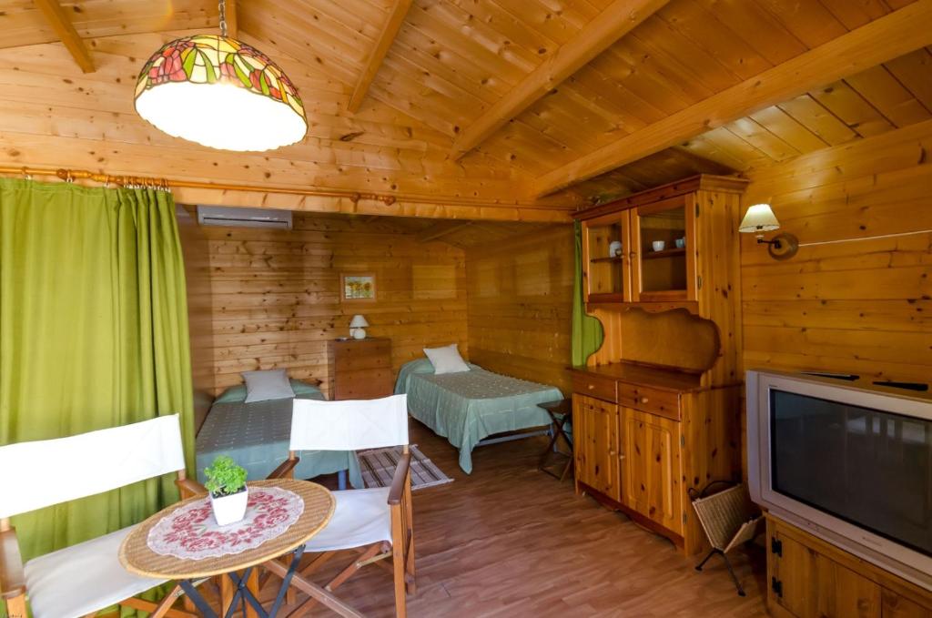 Televízia a/alebo spoločenská miestnosť v ubytovaní Club Villamar - Goliat