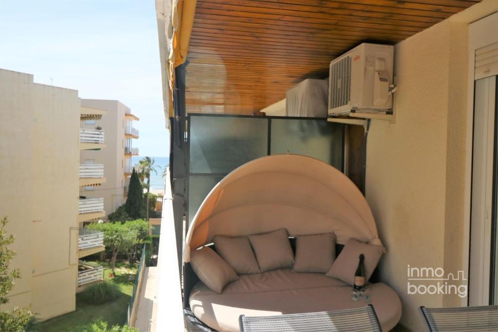 A seating area at InmoBooking LeriMar