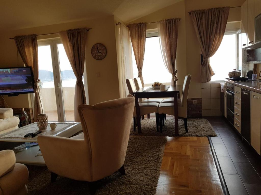 Kuchyň nebo kuchyňský kout v ubytování Villa Jupok