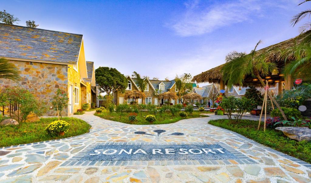 SoNa Resort في نينه بينه: منتجع مكتوب عليه سونوما ريزورت