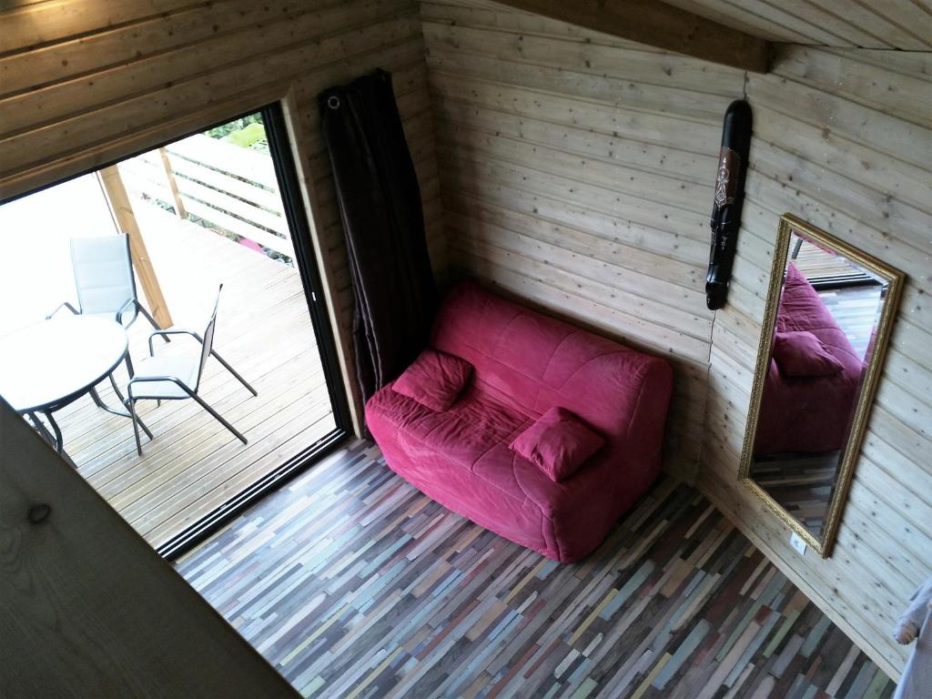 Posezení v ubytování Lounge des hauts, 3 maisons à L'étang-Salé avec vue sur l'Océan indien et la forêt