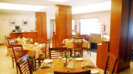 ห้องอาหารหรือที่รับประทานอาหารของ Hotel Deepa Comforts