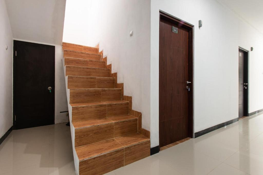 Fotografie z fotogalerie ubytování RedDoorz Plus near Trans Studio Cibubur 2 v destinaci Cibubur