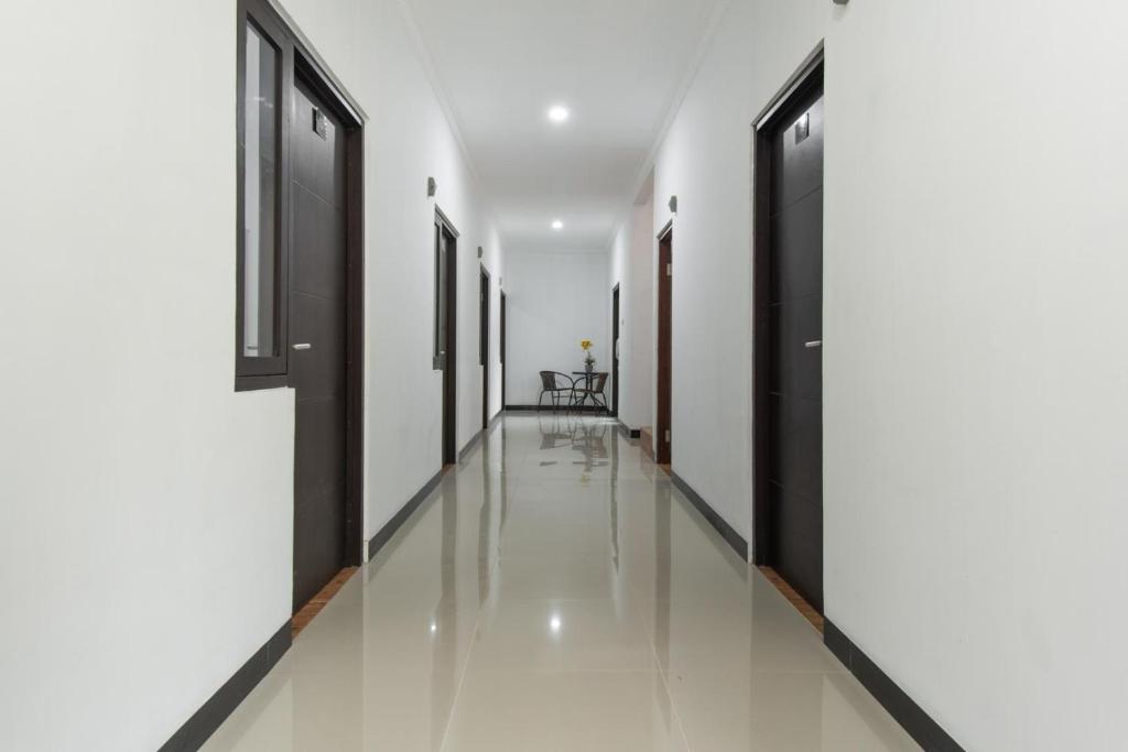 Fotografie z fotogalerie ubytování RedDoorz Plus near Trans Studio Cibubur 2 v destinaci Cibubur