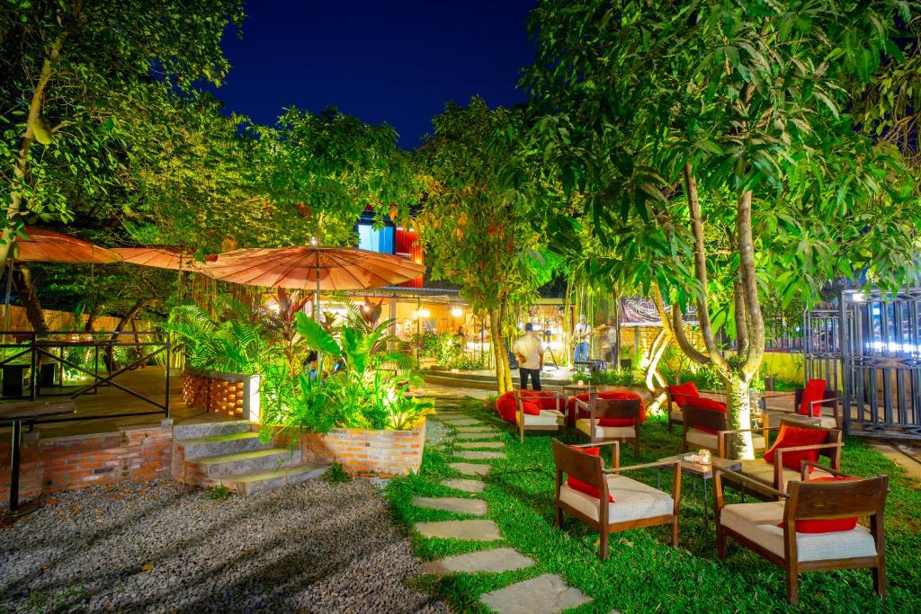 Zahrada ubytování Pomme Brewhouse Hostel