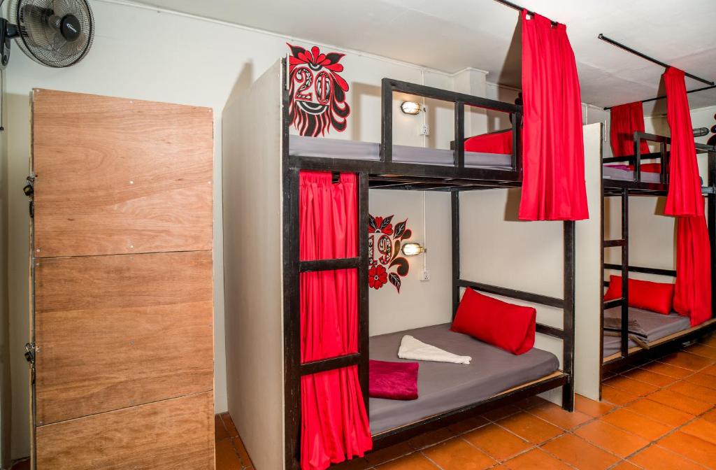 Postel nebo postele na pokoji v ubytování Pomme Brewhouse Hostel
