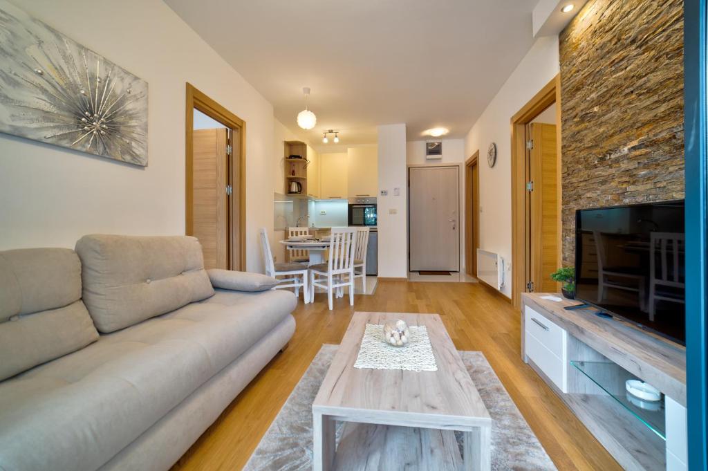 a living room with a couch and a table at Apartment Imperial in Vila Pekovic Green in Zlatibor