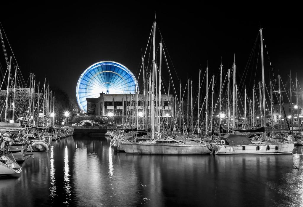 Nespecifikovaný výhled na destinaci Lorient nebo výhled na město při pohledu z apartmánu